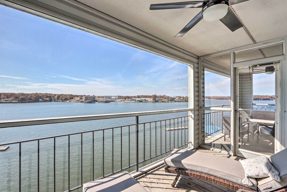 Lakefront Retreat Prime Osage Beach Location — 4-Star Luxury Hotel in Osage Beach, United States