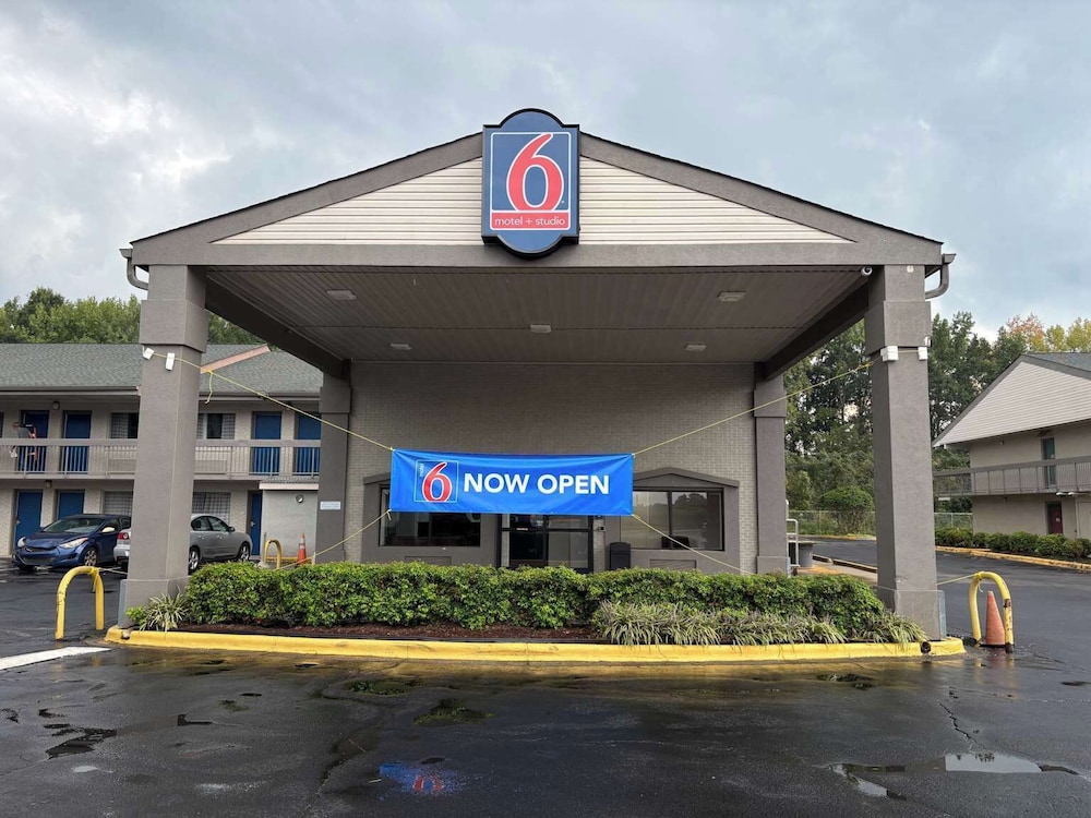 Studio 6 Suites Charlotte NC Northlake in Charlotte, United States