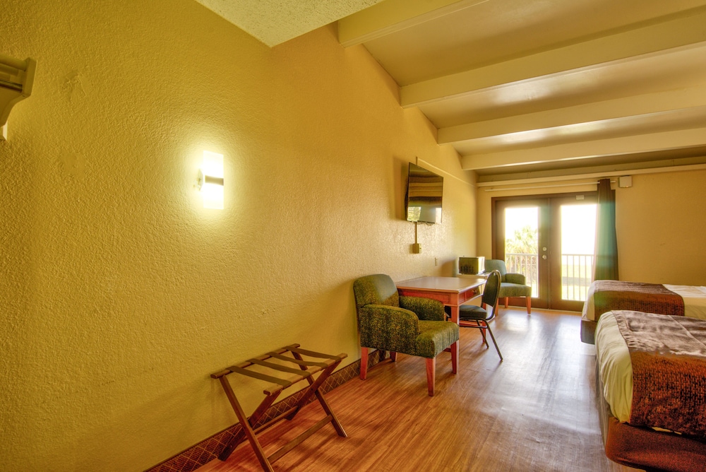 Clearwater Hotel - photo 23