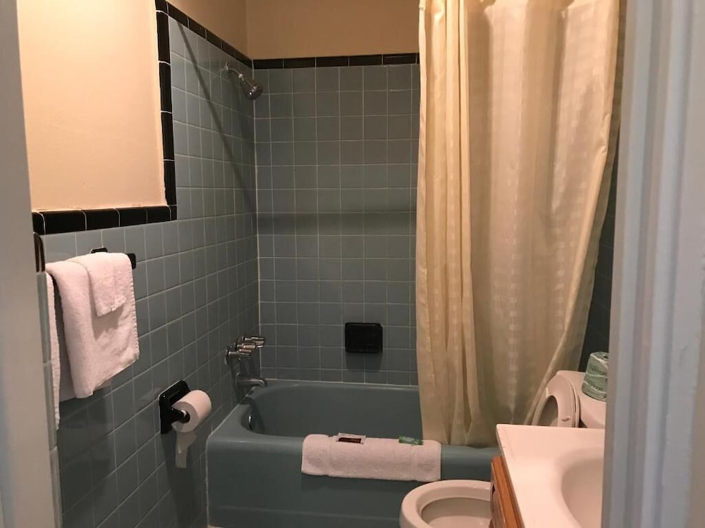 Bayfront Inn Biloxi - photo 20