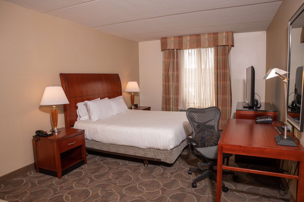 Hilton Garden Inn Erie - photo 11