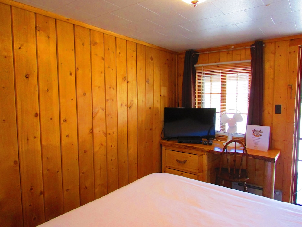 Chinook Winds Motel - photo 9