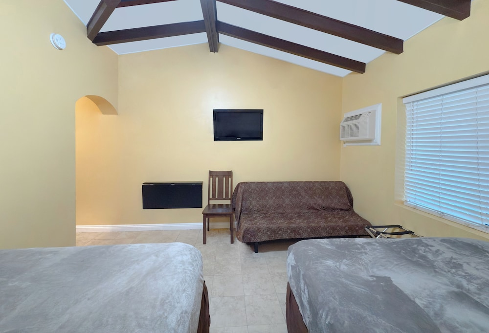 El Patio Inn Near Universal Studios Hollywood - photo 11