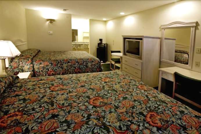 Riviera Inn & Suites - photo 5