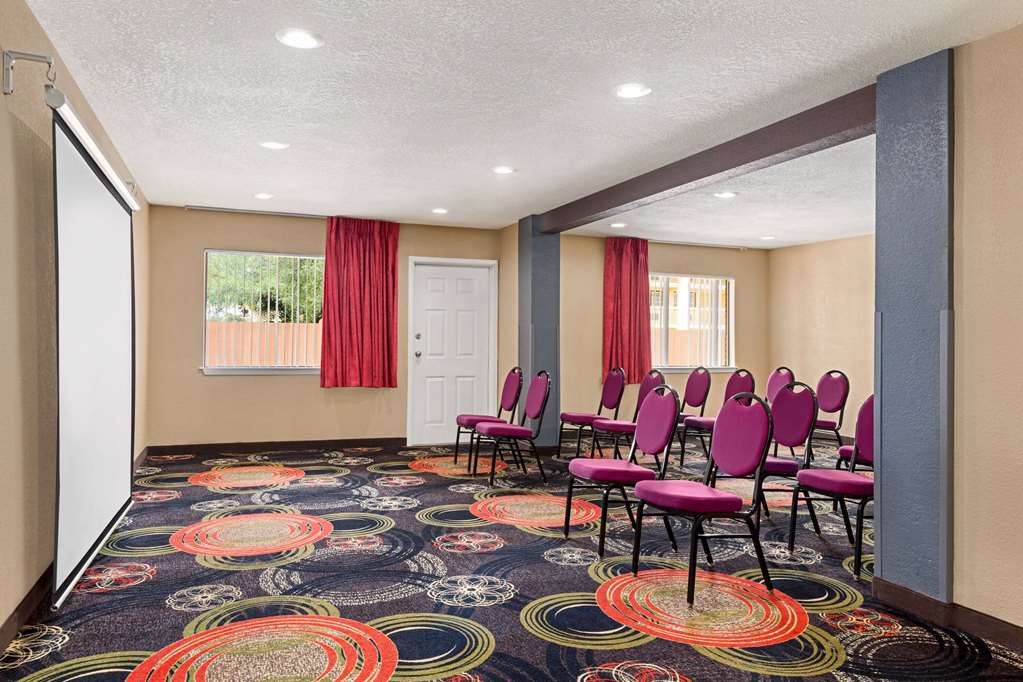 Ramada by Wyndham San Antonio Near SeaWorld Lackland AFB - photo 37