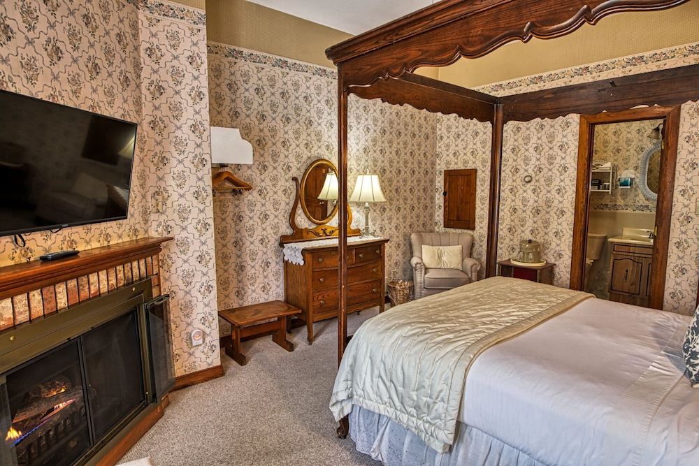 Rockwell Falls Inn and Wine Bar - photo 22