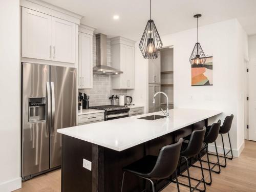 Modern Luxury 4BR 3 5BA Oasis in Historic Old Town East PD in Columbus, United States