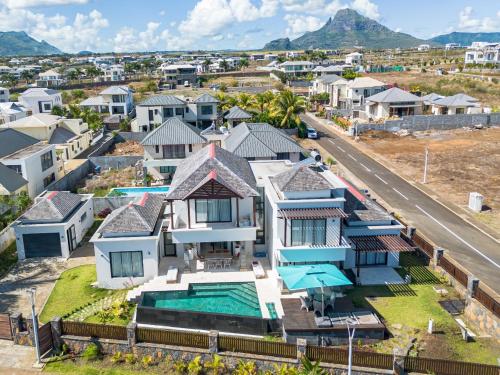 Sunset Oasis Villa — 4-Star Luxury Hotel in Flic En Flac, Mauritius