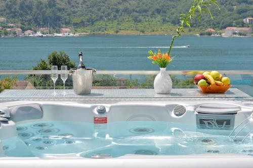 Apartments Jovanovic Alkima — 4-Star Luxury Hotel in Kotor, Montenegro