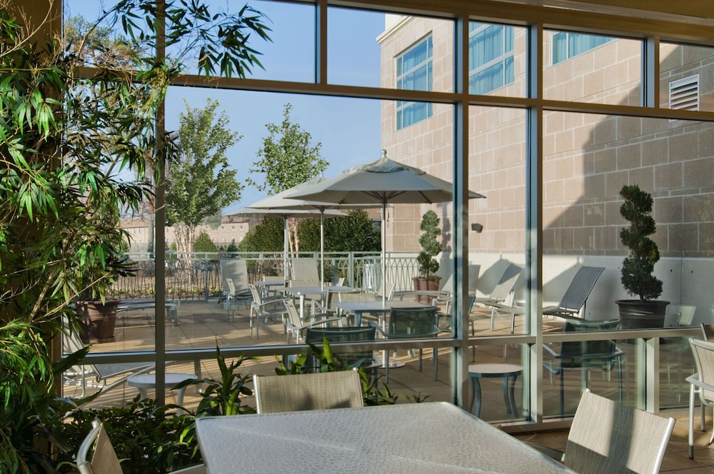 Embassy Suites by Hilton Hampton Convention Center - photo 35