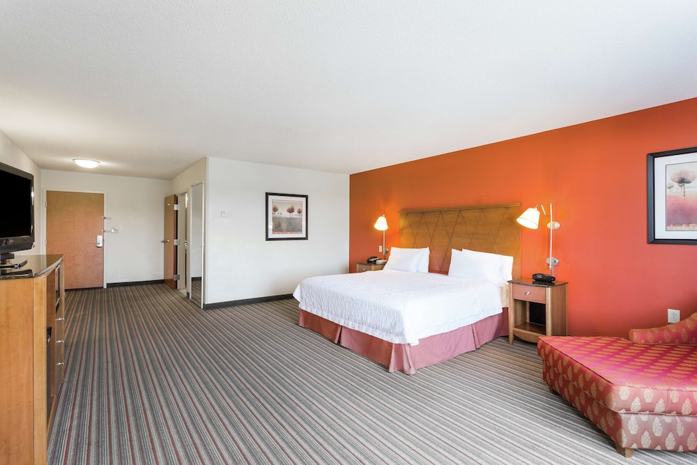 Hampton Inn Petersburg Southpark Mall - photo 8