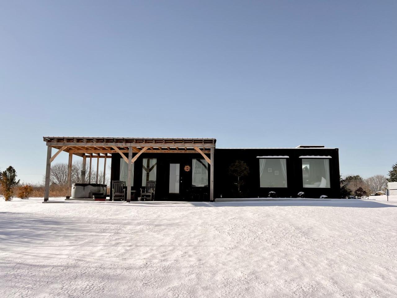 Charming Container Getaway Amidst Rural Serenity — hotel in Pine Grove