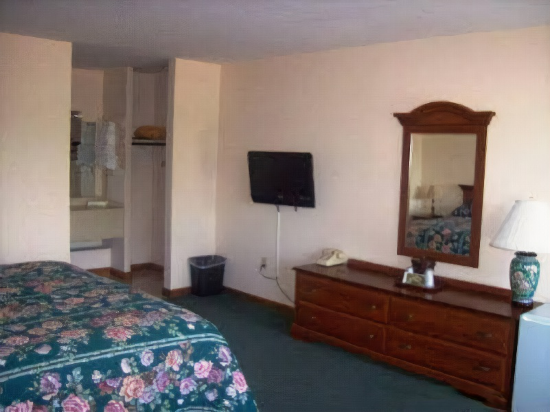 Birch Knoll Motel - photo 21