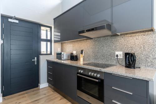 Burmeister 607 Top Floor Corner 2 Bedroom Apartment with Sea and Lagoon Views Onsite Parking