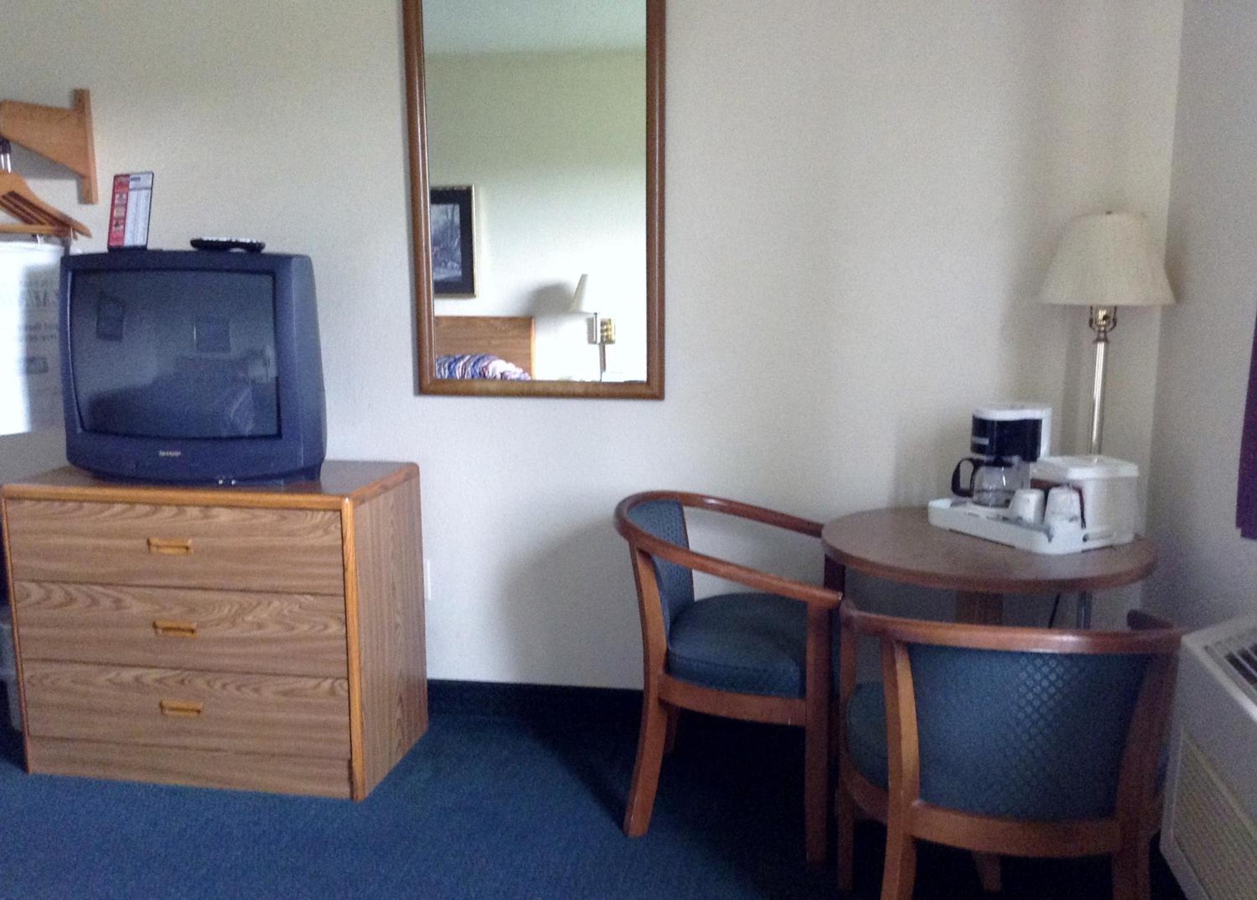 Travelodge by Wyndham Hudsonville - photo 25