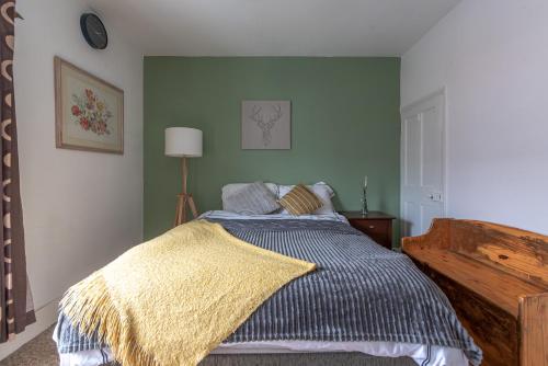 Contractors Pad 4 Bed Town House Cent Reading Free Parking