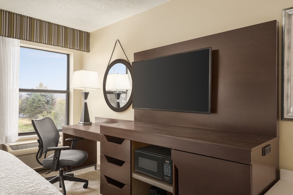 Hampton Inn Youngstown Boardman - photo 25