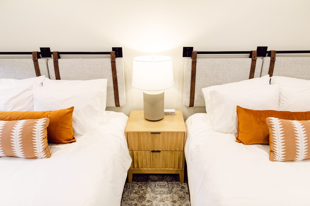 Tangerine Motel - photo 18