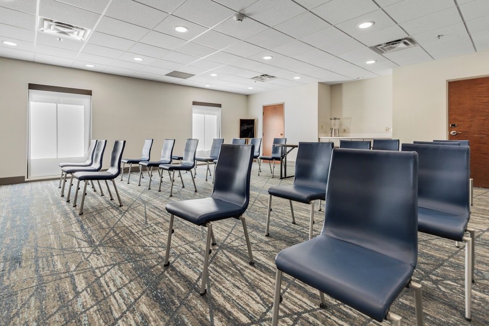 Holiday Inn Express & Suites Starkville by IHG - photo 44
