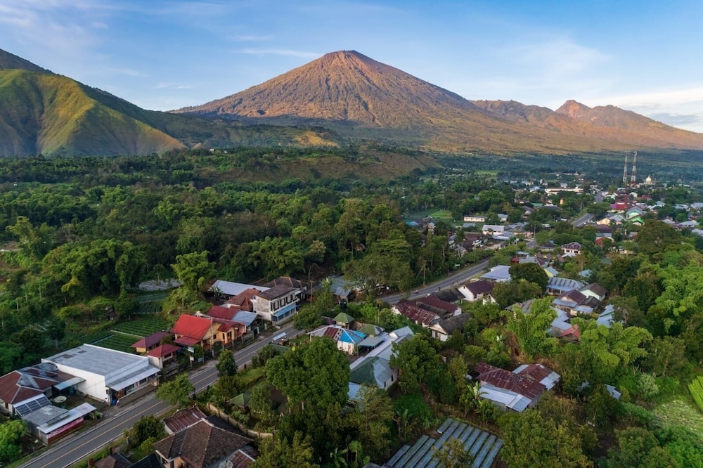 Tresno Sembalun Rinjani — Bayeuen