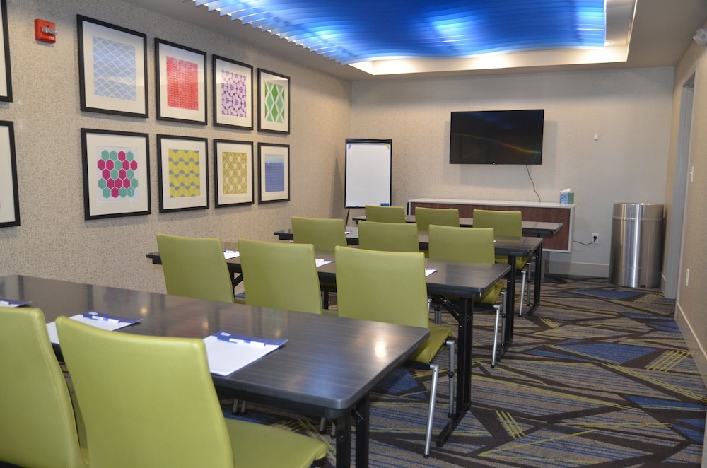 Holiday Inn Express Hotel & Suites Rochester by IHG - photo 30