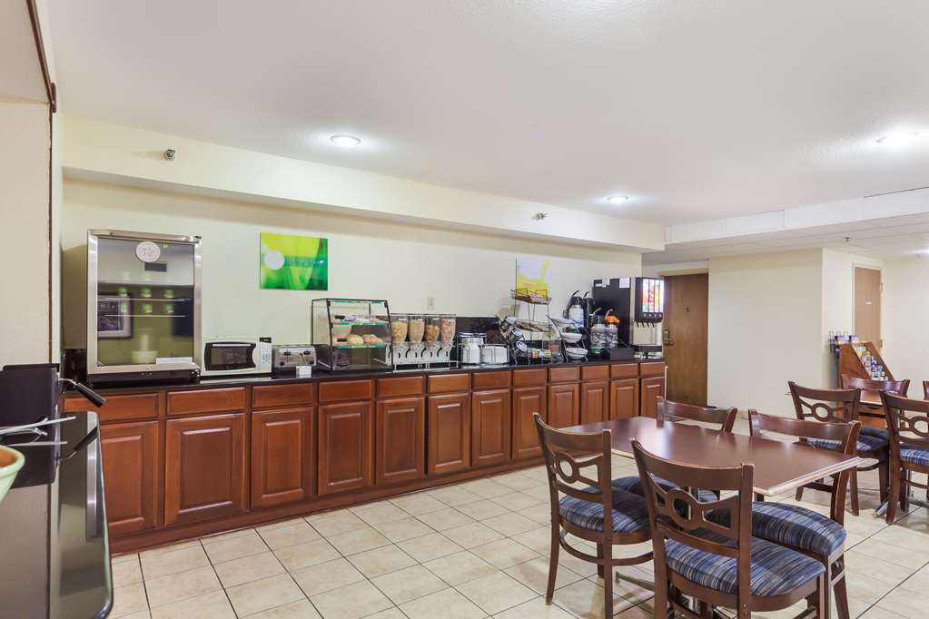 Quality Inn Lincoln Cornhusker - photo 23