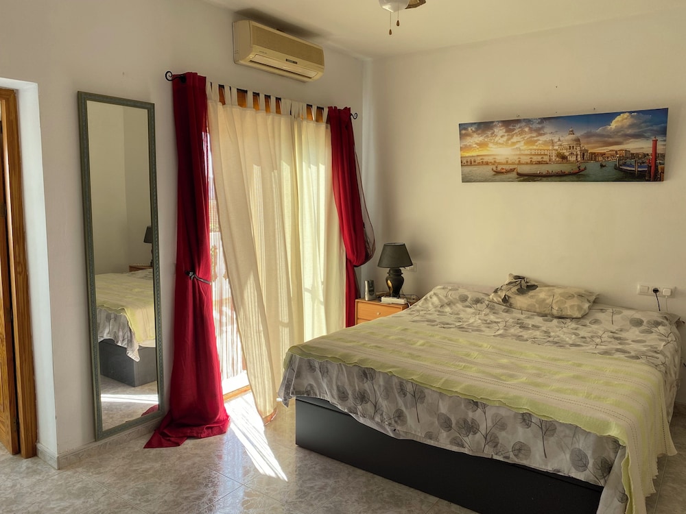 Luxury Beachfront Villa in La Perla — Arboleas — photo 5