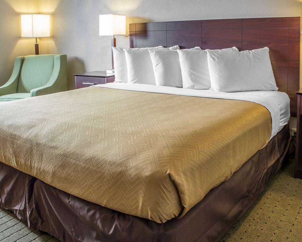 Econo Lodge Ames Area - photo 6