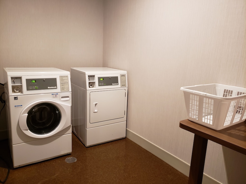 Holiday Inn Express and Suites Macon North - photo 31