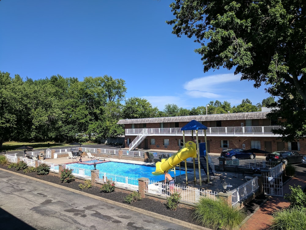 South Shore Inn - photo 16