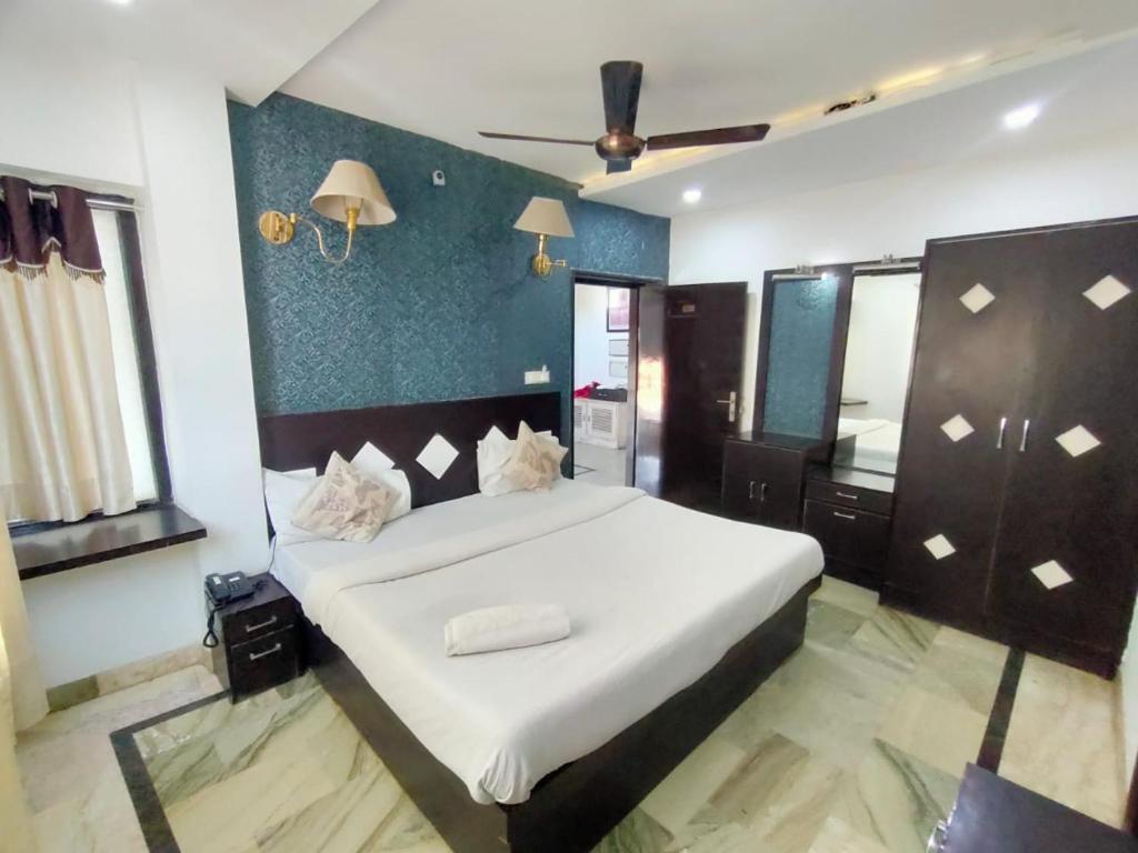 Hotel Laxman Resort by The Golden Taj Group &Hotels