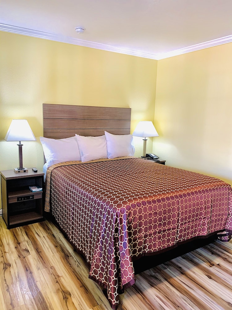 Central Coast Inn - photo 11