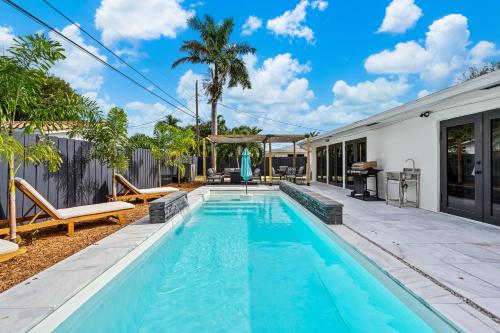 Modern 4Bedroom 2Bath Family POOL House 5 mins Lauderdale by the Sea & Pompano Beaches — 4-Star Luxury Hotel in Fort Lauderdale, United States