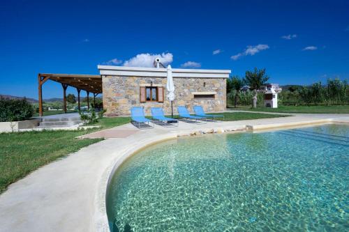 Iridanos Villa — 4-Star Luxury Hotel in Kissamos, Greece