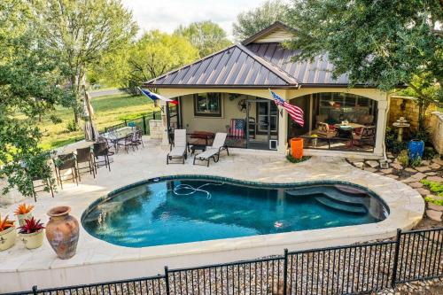 Golf Course House and Concierge Services — 4-Star Luxury Hotel in Horseshoe Bay, United States