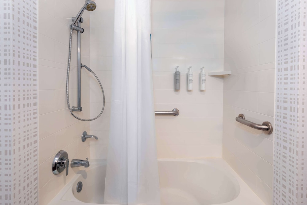 Hampton Inn & Suites Clearwater Beach - photo 41
