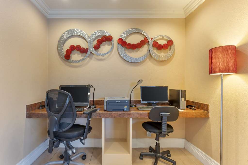 Best Western Plus Airport Plaza - photo 18