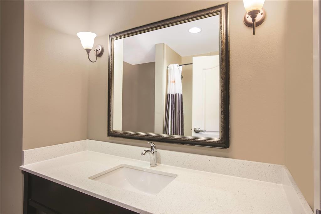 La Quinta Inn & Suites by Wyndham Baton Rouge Denham Springs - photo 25