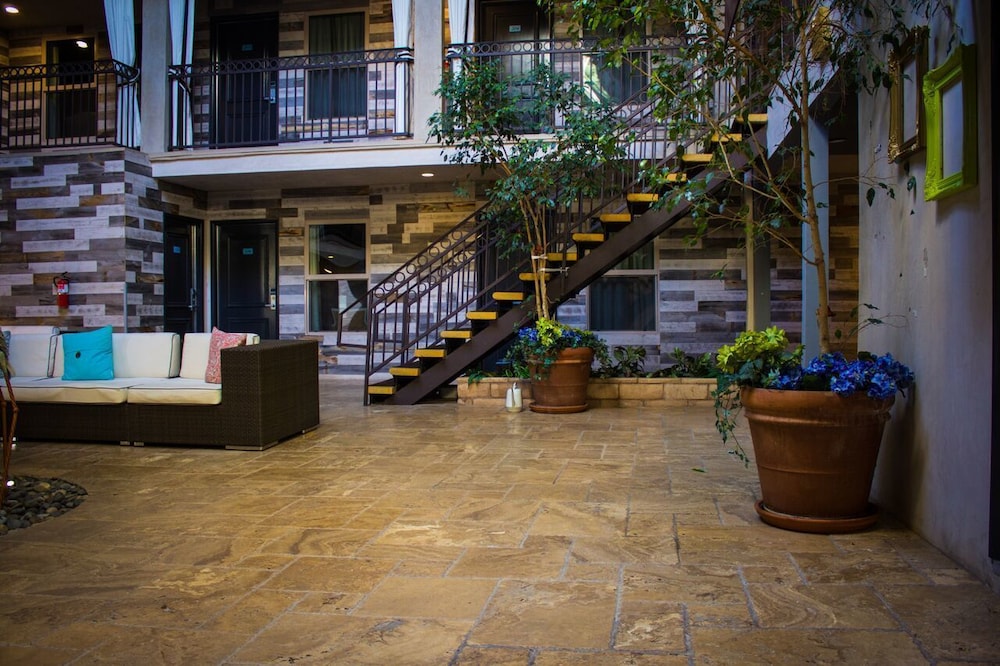 L.A. Sky Boutique Hotel - photo 33