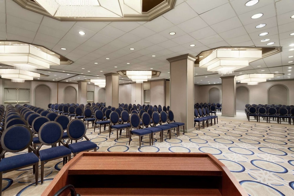 DoubleTree by Hilton Newark Penn Station - photo 46