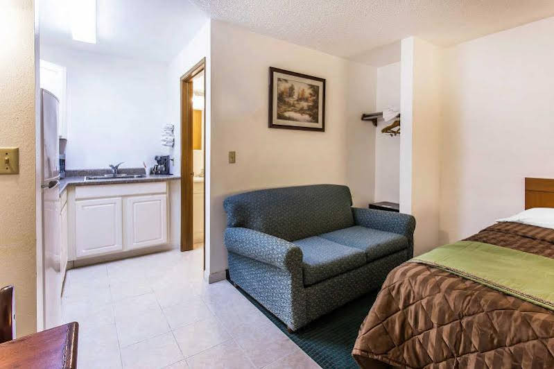 Econo Lodge Everett - photo 14
