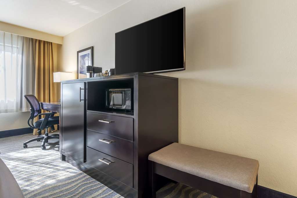 Best Western Plus Edmonds Harbor Inn - photo 36