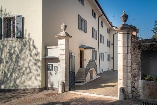 La Canonica Suite Apartments New Location — 4-Star Luxury Hotel in Trento, Italy