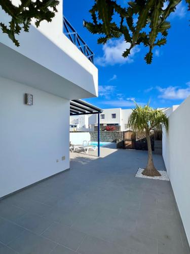 Lovely Adas Home — 4-Star Luxury Hotel in Playa Blanca, Spain