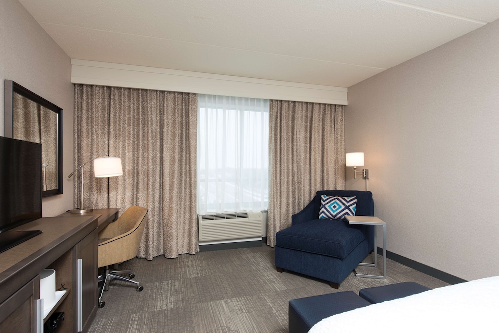 Hampton Inn & Suites Grand Rapids Downtown - photo 22