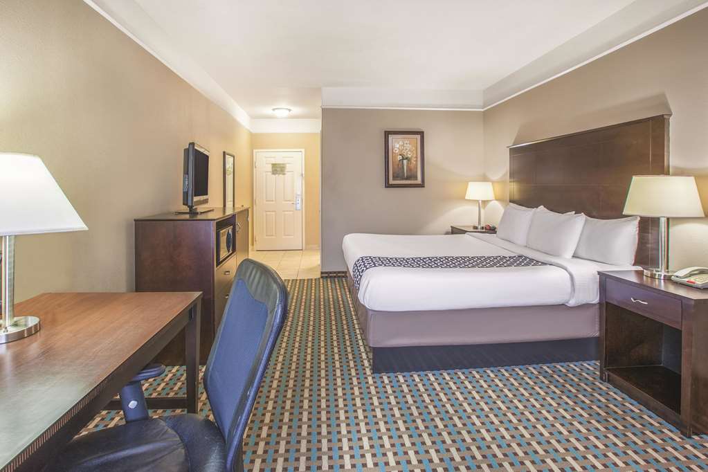 La Quinta Inn & Suites by Wyndham Bay City in Bay, United States