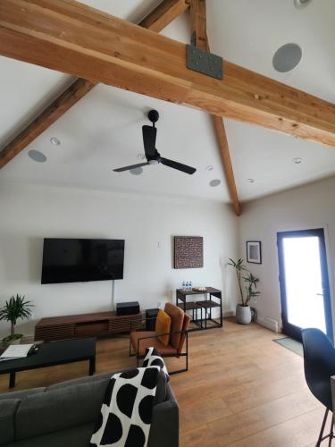 Ladera Retreat near Sofi Stadium LAX Beach — 4-Star Luxury Hotel in Los Angeles, United States