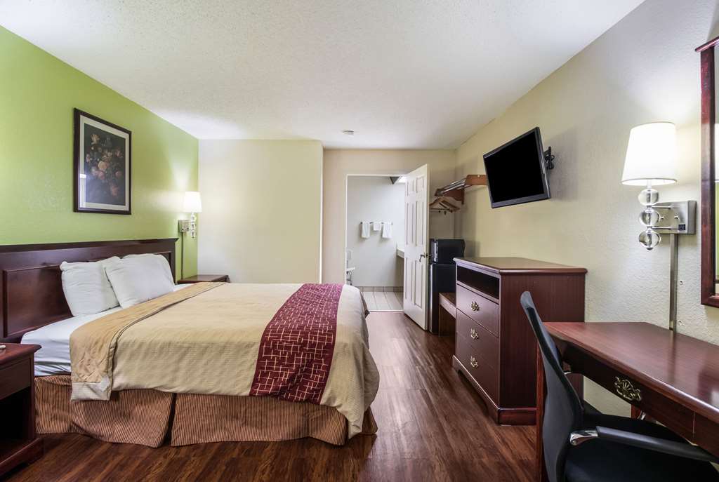 Rodeway Inn Bolivar - photo 15
