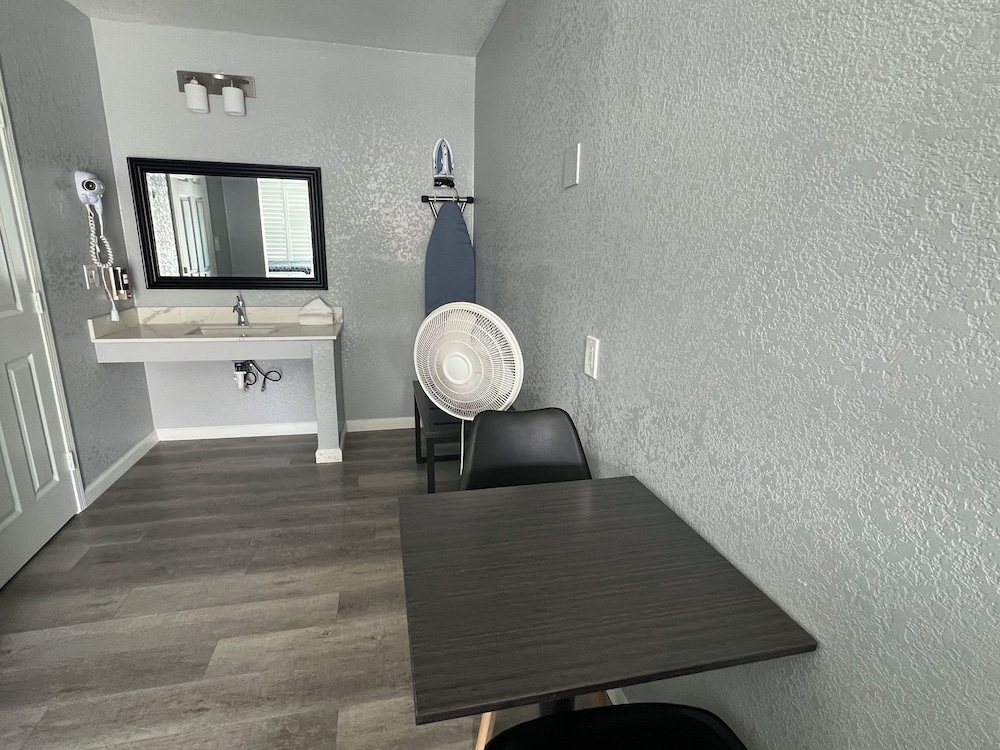 Sea Garden Inn - photo 18