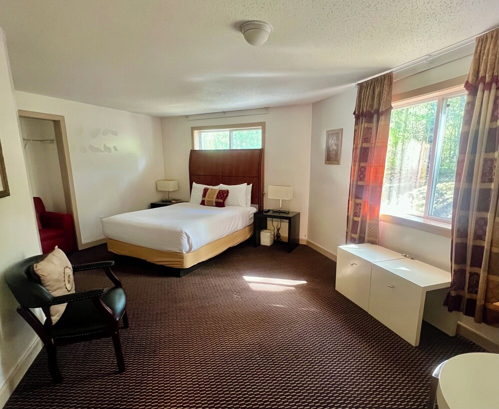 Saco River Motor Lodge & Suites - photo 11